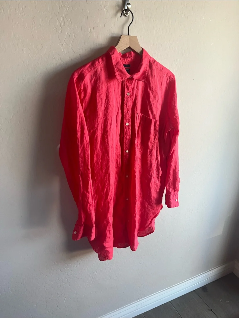 GAP 100% Linen Boyfriend Coral Button Down Shirt Size M Vacation Relaxed Classic - Picture 3 of 5